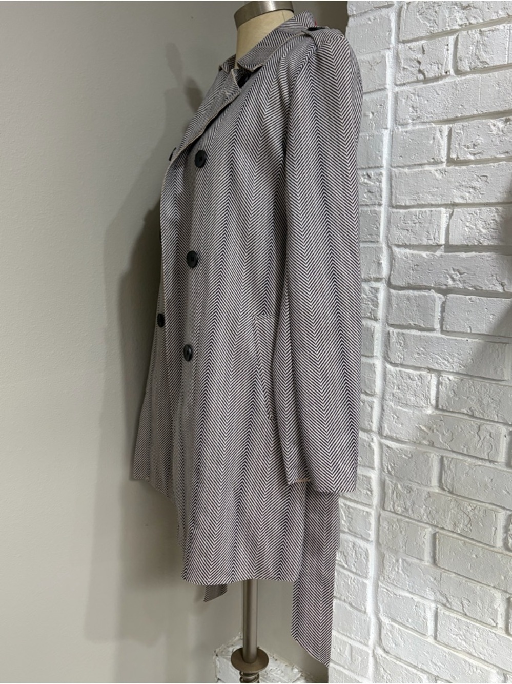 Solitare Double-Breasted Herringbone Trench Coat - Gray - Picture 5 of 7